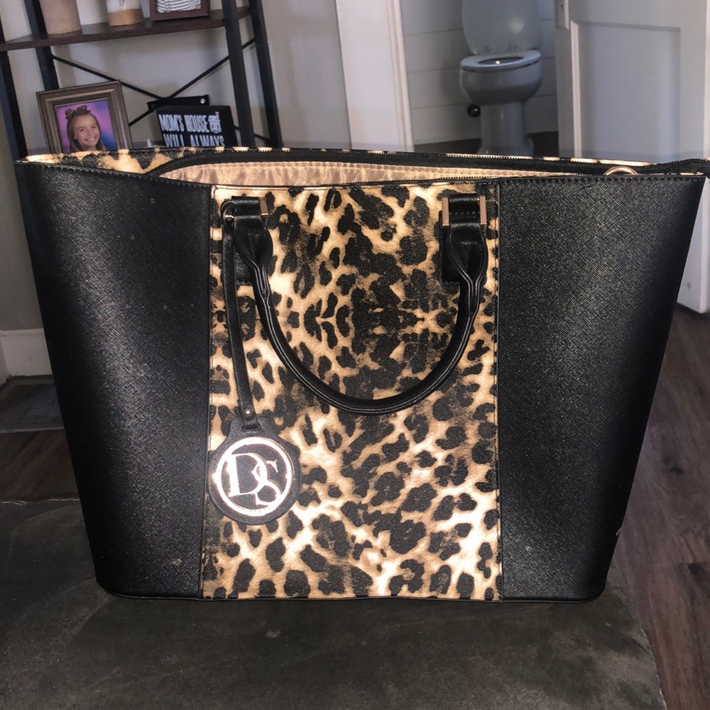 Dasein Woman’s Handbag/shoulder